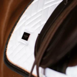 Equestrian Stockholm - Tapis de selle Modern Dark Ocean blanc/ marine