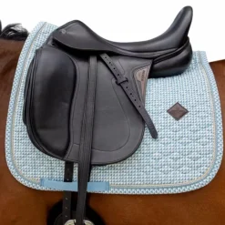 Kentucky Horsewear - Tapis de dressage Velvet Printing flags light blue