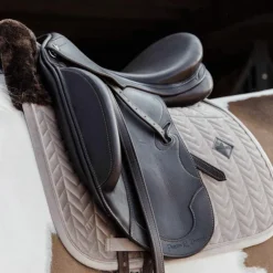 Kentucky Horsewear - Tapis de dressage Skin Friendly Velvet beige