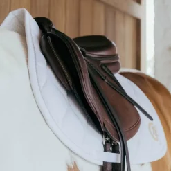 Kentucky Horsewear - Tapis de selle Wave jumping 3D logo blanc