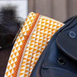 Kentucky Horsewear - Tapis de dressage Velvet Printing flags orange