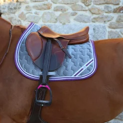 Les poneys de Zoé - Tapis de selle #Ponyboom gris perle/ violet